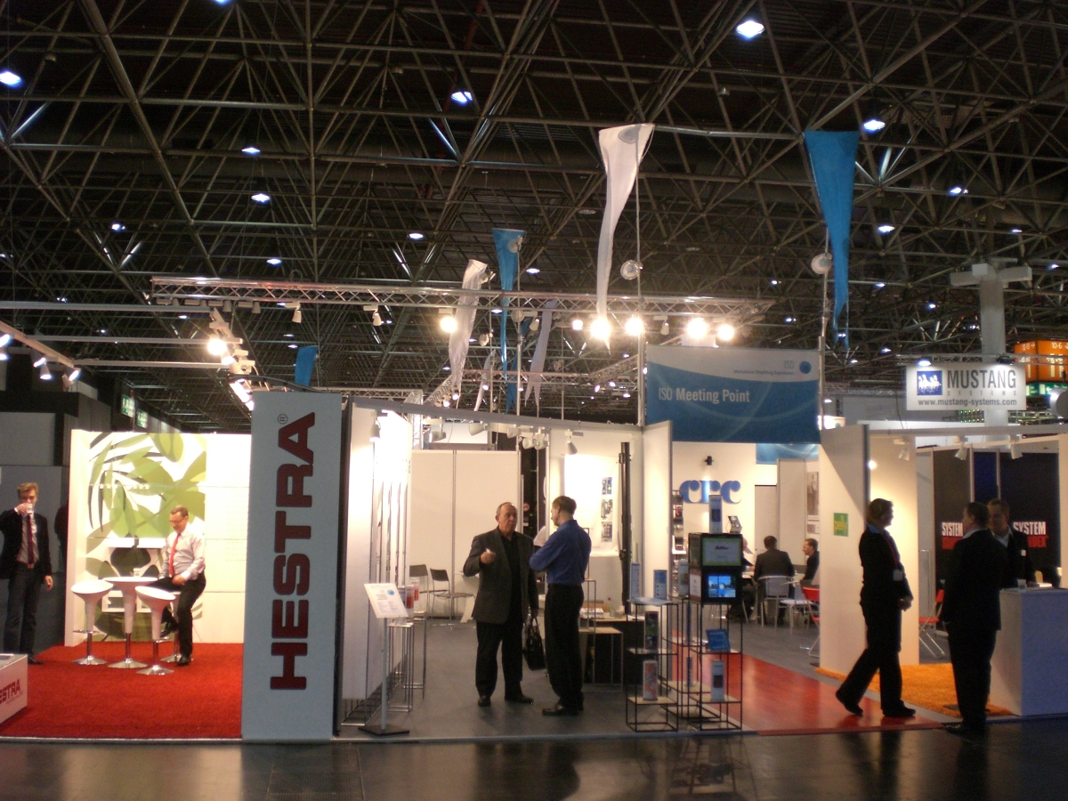 The flying pennants above the 400 m2 guided 1.214 invited visitors to the ISO meeting point, and then some!